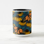 Monarchschmetterling auf gelben Konfektoren Tasse (Zentrum)