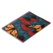 Monarchschmetterling auf roten Konfektoren Notizblock (Linke Seite)