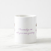 Monarchschmetterling mit Lila Kone-Blume Kaffeetasse (Mittel)