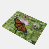 Monarchschmetterling und rosa Nasenlöcher - Willko Fußmatte (Schrägansicht)