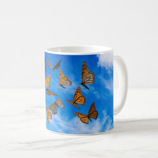 Monarchschmetterlinge am Himmel Kaffeetasse (VorderseiteRechts)