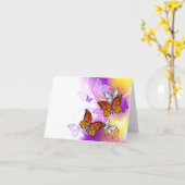 Monarchschmetterlinge auf Lila Hintergrund Karte (Gelbe Blume)