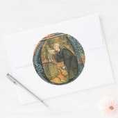 Mönch aus dem Mittelalter, der die Weinkleber prob Runder Aufkleber (Umschlag)