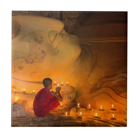 Mönch-Gebet durch einen Buddha Fliese (Vorderseite)