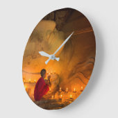 Mönch-Gebet durch einen Buddha Große Wanduhr (Winkel)