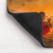 Mönch-Gebet durch einen Buddha Mousepad (Ecke)