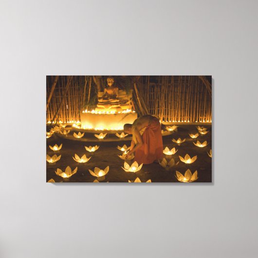 Mönche, die khom-liebige Kerzen und Laternen beleu Leinwanddruck (Vorderseite)
