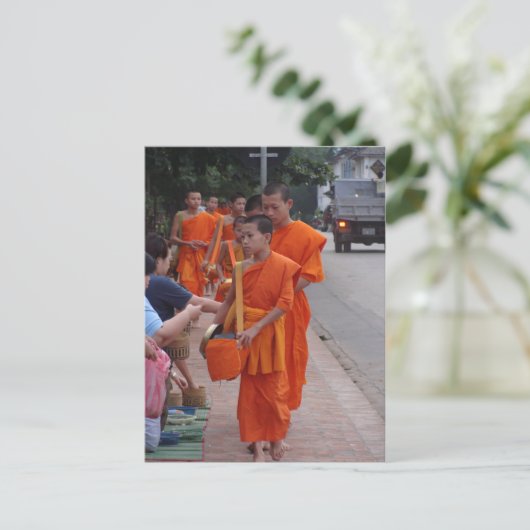 Mönche sammeln Almen in Luang Prabang, Laos- 2 Postkarte (Stehend Vorderseite)