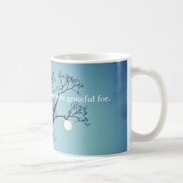 Mond, der an einem Glied-Dankbaren hängt Kaffeetasse