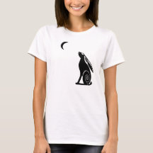 Mond, der Hase-Damen-helles T-Shirt anstarrt