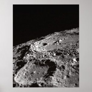 Mond-Oberfläche und Horizont Poster