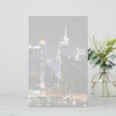 Mond steigt über Stadtmitte New York. Briefpapier (Stehend Vorderseite)