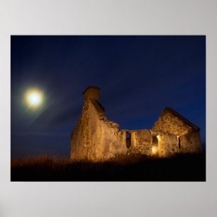 Mond über Cottage-Ruinen   County Galway, Irland Poster
