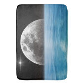Mond über dem Ozean Badematte (Vorderseite Vertikal)
