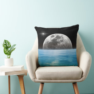 Mond über dem Ozean Kissen