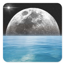 Mond über dem Ozean