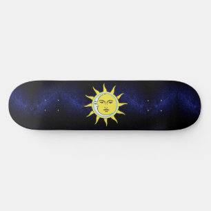 Mond- und Sonnenkonjunktion auf Navy-Blau-Galaxie- Skateboard