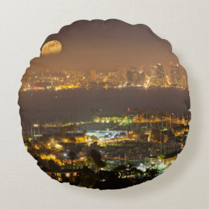 Mondaufgang über der Skyline von San Diego Rundes Kissen