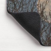 Mondaufstieg über den Bäumen Mousepad (Ecke)