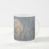 Mondaufstieg über der Baumposter-Kaffeemaschine-Ta Mattglastasse (VorderseiteRechts)