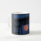 Mondaufstieg unter der Walkway-Brücke Kaffeetasse (Vorderseite Links)