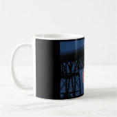 Mondaufstieg unter der Walkway-Brücke Kaffeetasse (Links)