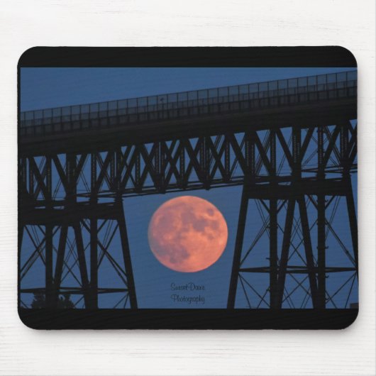Mondaufstieg unter der Walkway-Brücke Mousepad (Vorne)