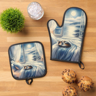 Mondbeschienenes Küsten-Schlafzimmer mit schlafend Ofenhandschuh & Topflappen-Set