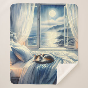 Mondbeschienenes Küsten-Schlafzimmer mit schlafend Sherpadecke