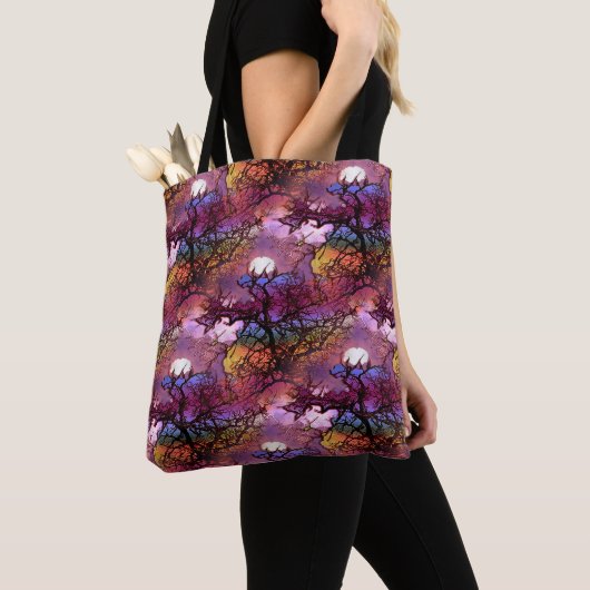 Monde in den Bäumen.... Tasche (Von Nahem)