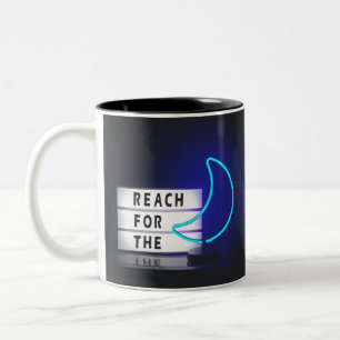 Mondkunst Greife nach dem Mond-Schild Typografisch Zweifarbige Tasse