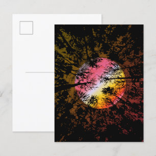 Mondlicht durch dichten Wald - farbenfroh surreal Postkarte