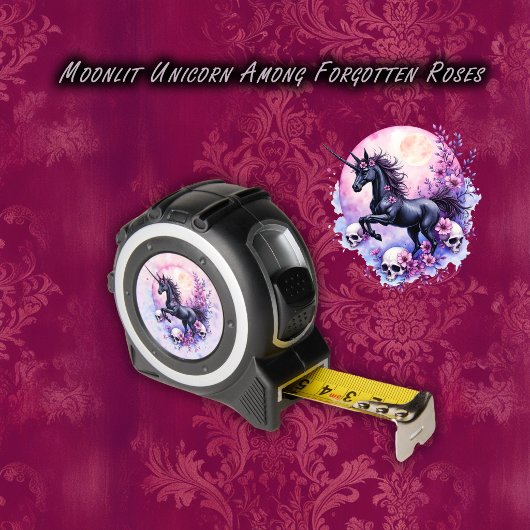 Mondlicht-Einhorn unter vergessenen Rosen, Maßband