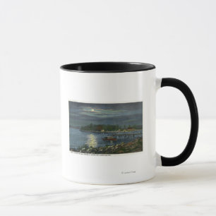 Mondlichtsicht auf See, Bootsanlegestelle und die Tasse