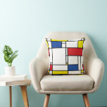 Mondrian Minimalistisch Geometric De Stijl Moderne Kissen<br><div class="desc">Original Mondrian Inspiriert Minimalistisch De Stijl Moderne Kunst in Rot, Blau, Gelb und Weiß Farbblöcke Design. Dieses einfache Design zeichnet sich durch moderne geometrische Formen und grafische Farbblöcke in fett schwarzen Linien, weißen und leuchtenden Primärfarben aus. Es wird von Piet Mondrians abstrakten Werken und der De Stijl & Neo Plasticism-Bewegung...</div>