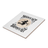 Monds raus Besen raus Hexe Halloween Fliese (Seite)
