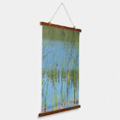 Monet inspiriert Cattail Reds auf der Wasserkante Wandteppich Mit Holzrahmen (Gewinkelt)