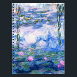 Monet Pink Water Lilies Notizblock<br><div class="desc">Ein Monet rosa Wasserlilien Spiralheft mit schönen rosa Seerosen,  die in einem ruhigen,  blauen Teich mit Lilienpolstern schwimmen. Ein großartiges Monet-Geschenk für die Liebhaber von Impressionismus und französischer Kunst.</div>