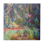 Monet Water Lily Pond Fliese<br><div class="desc">In der Tile mit Claude Monets Ölgemälde Corner of Water Lily Pond (1918). Schöne Wasserlilien treiben in einem Teich in einer ruhigen Naturlandschaft. Ein großartiges Geschenk für Fans von Impressionismus und französischer Kunst.</div>