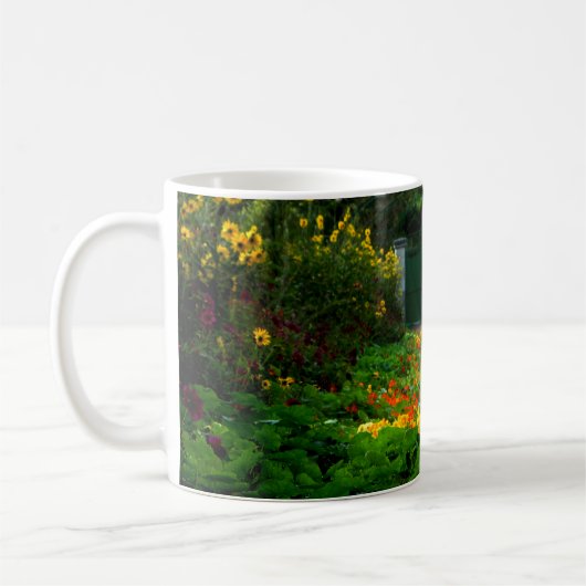 Monet's Garden, Giverny, Frankreich im Herbst Kaffeetasse (Links)