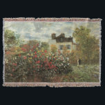 Monet's Garden in Argenteuil von Claude Monet Decke<br><div class="desc">Der Artist's Garden in Argenteuil (Eine Ecke des Gartens mit Dahlias) (1873) von Claude Monet ist ein Vintager Impressionismus feiner Kunst Blumenmalerei. Ein Landhaus liegt im Hintergrund. Ein Paar in der Liebe geht vorbei an einem romantischen Frühlingsgarten mit blühenden Rose und anderen Blume. Über den Künstler: Claude Monet (1840-1926) war...</div>