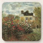 Monet's Garden in Argenteuil von Claude Monet Untersetzer<br><div class="desc">Der Artist's Garden in Argenteuil (Eine Ecke des Gartens mit Dahlias) (1873) von Claude Monet ist ein Vintager Impressionismus feiner Kunst Blumenmalerei. Ein Landhaus liegt im Hintergrund. Ein Paar in der Liebe geht vorbei an einem romantischen Frühlingsgarten mit blühenden Rose und anderen Blume. Über den Künstler: Claude Monet (1840-1926) war...</div>