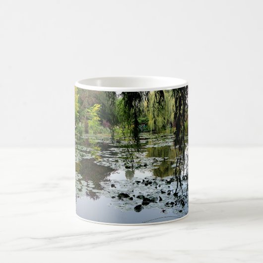 Monets Lily Pond, Giverny, Frankreich Kaffeetasse (Mittel)