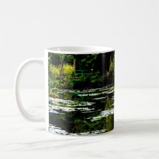 Monets Lily Pond with Willows, Giverny, Frankreich Kaffeetasse (Links)