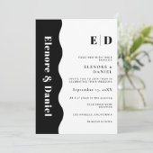 Mongram Black and White Side Wave Foto Wedding Einladung (Stehend Vorderseite)