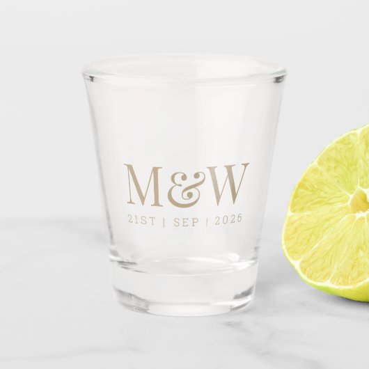 Mongram Couple's Modern Wedding Schnapsglas (Vorderseite)
