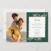 Mongram Foliage Emerald Green Foto Wedding Einladung (Vorderseite)