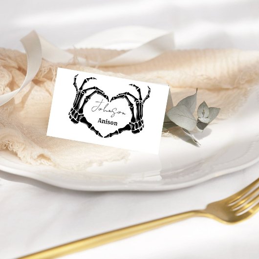 Mongram Gothic Skull Heart Hand Wedding Platzkarte