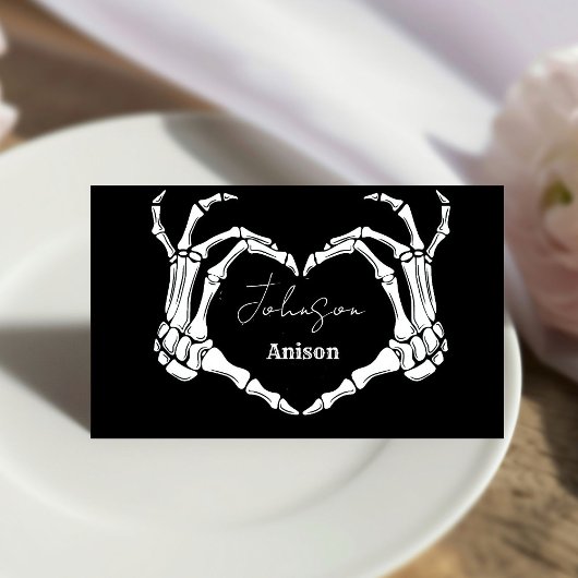 Mongram Gothic Skull Heart Hand Wedding Platzkarte