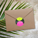 Mongram Neon Arches Tropical Palm Leaf Wedding Runder Aufkleber<br><div class="desc">Neongelbe und rosa Bögen über dunklem Hintergrund aus Palmenblättern mit Monogramm in Schwarz-Weiß-Malerei.</div>
